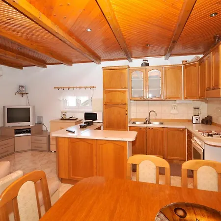 Elena Τρογκίρ